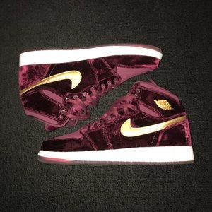 Jordan 1 heiress velvet size 9.5